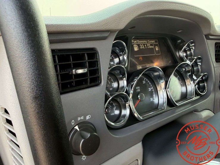 2015-peterbilt-579-image-37