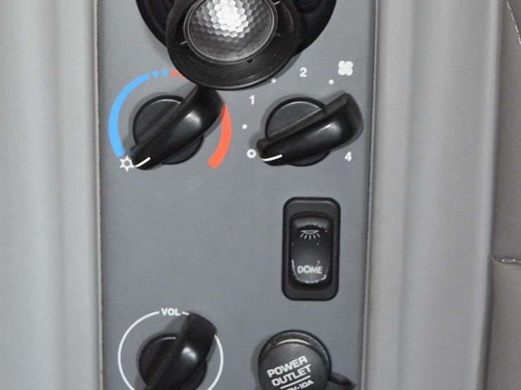 2006-freightliner-columbia-120-image-53