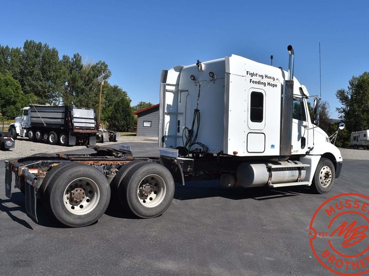 2006-freightliner-columbia-120-image-8