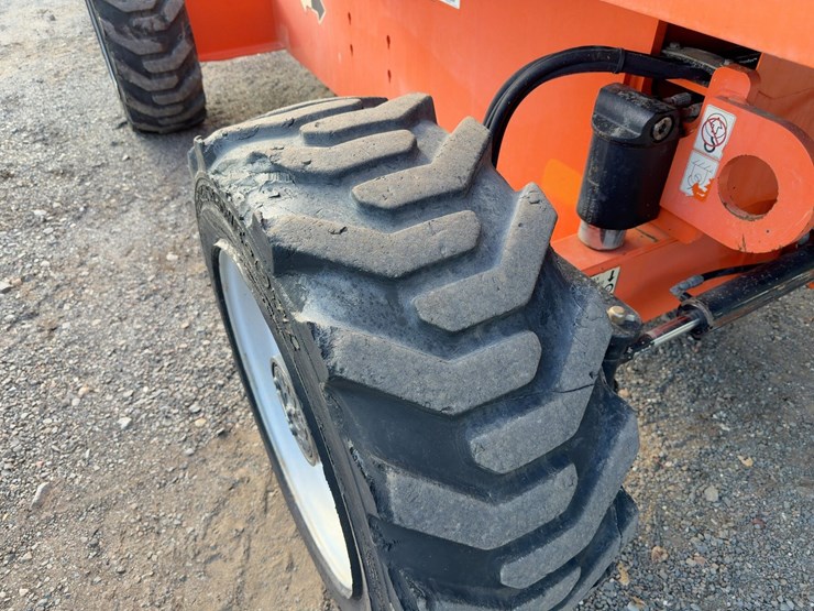 2017-jlg-600s-image-12