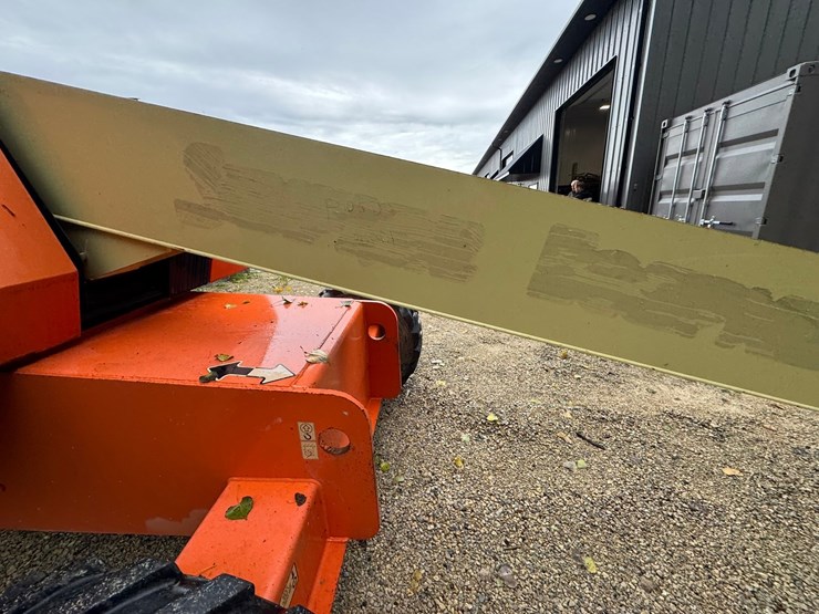 2011-jlg-600s-image-35