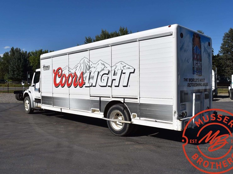 2007-freightliner-m2-106-image-5