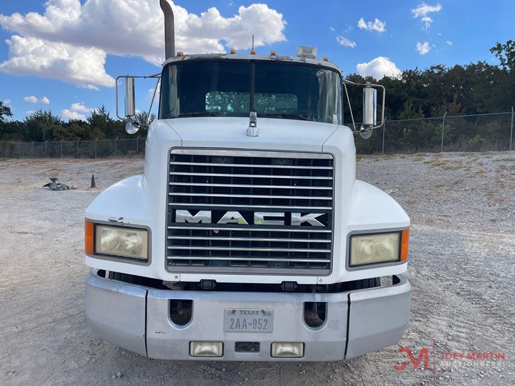 1999-mack-ch613-day-cab-truck-tractor-image-8