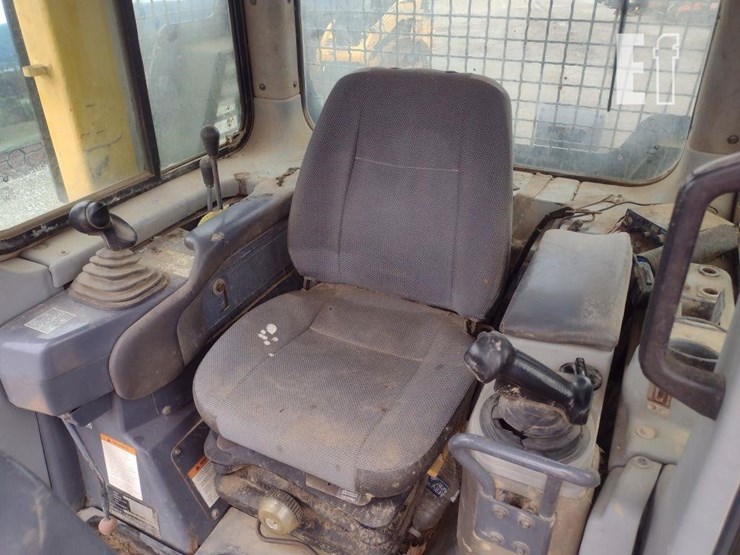 komatsu-d61ex-15e0-image-13