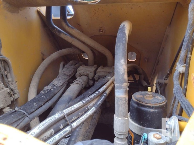2019-deere-744kii-image-35
