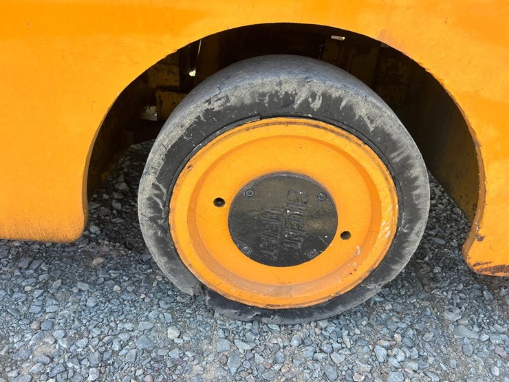 #5628-•-forklift-image-57
