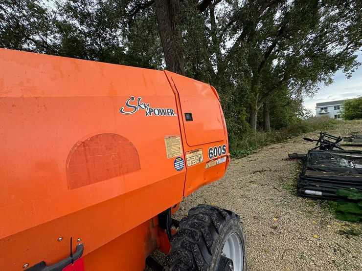 2011-jlg-600s-image-24