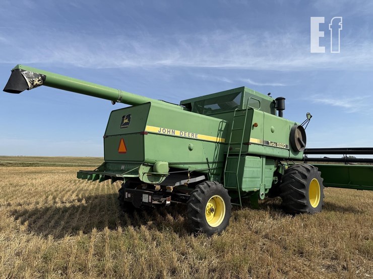 1983-john-deere-8820-image-4