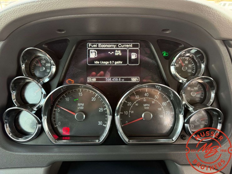 2015-peterbilt-579-image-44