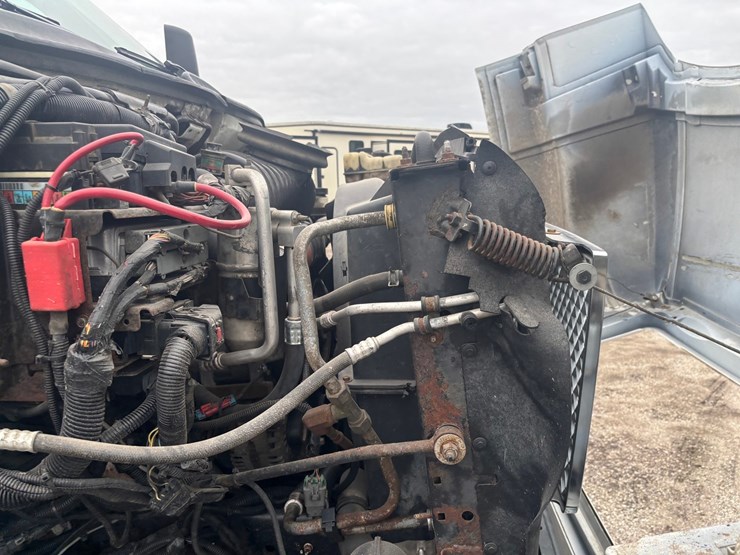 2009-gmc-7500-image-24