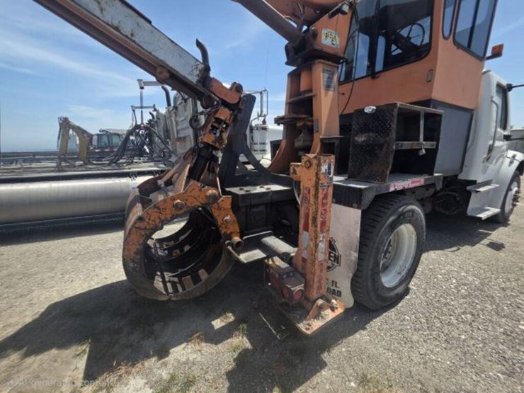 2018-freightliner-m2-106-image-4