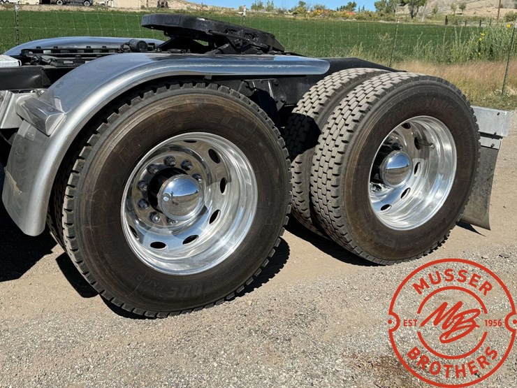 1993-peterbilt-379-image-22