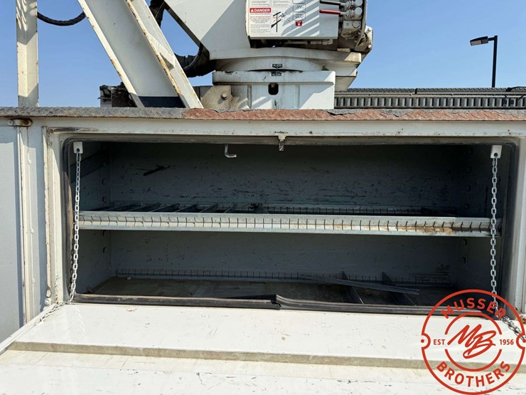 2014-international-7500-4x4-terex-bucket-truck-image-27