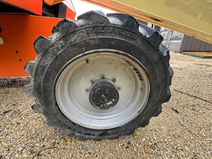 2011-jlg-600s-image-55