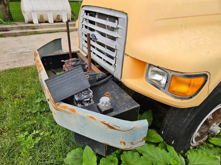 1997-ford-800-image-11