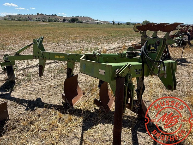 john-deere-3945-image-3