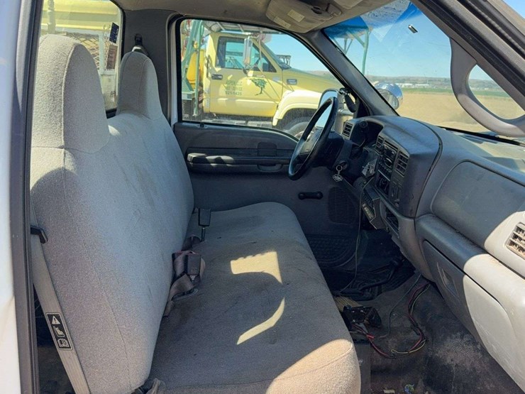 2002-ford-f550-image-38