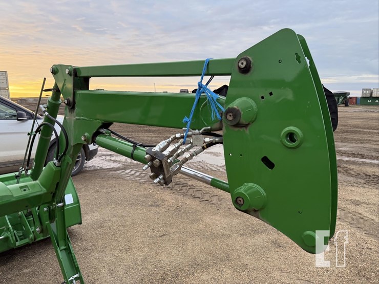 2023-john-deere-520m-image-15
