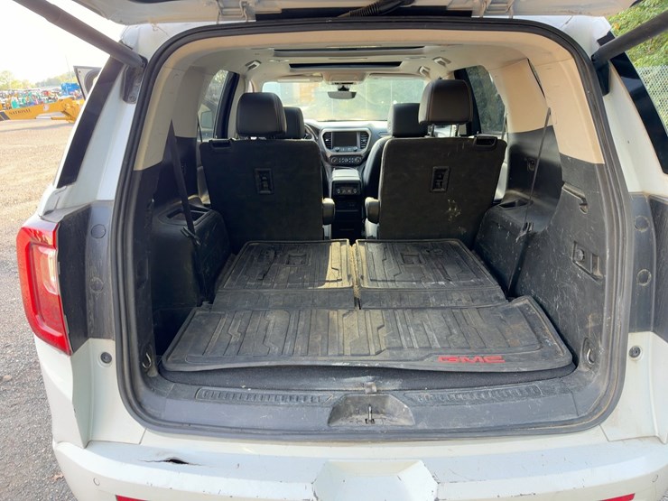2022-gmc-acadia-denali-image-14