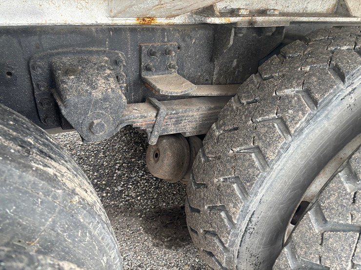 2009-gmc-7500-image-84