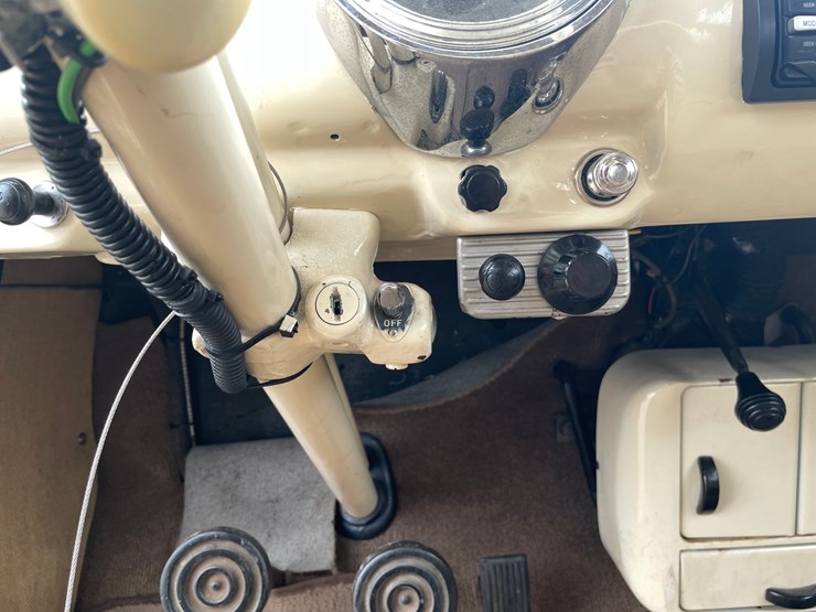 #9353-•-1946-ford-deluxe-sedan-(has-mn-title)-(princeton,-mn)-image-25