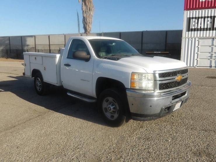 2013-chevrolet-silverado-2500-image-2
