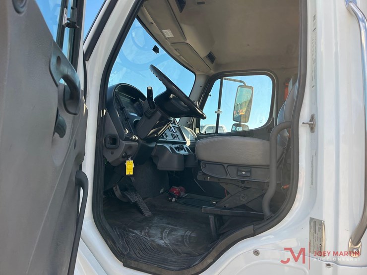 2020-freightliner-t/a-hydraulic-tail-truck-image-6