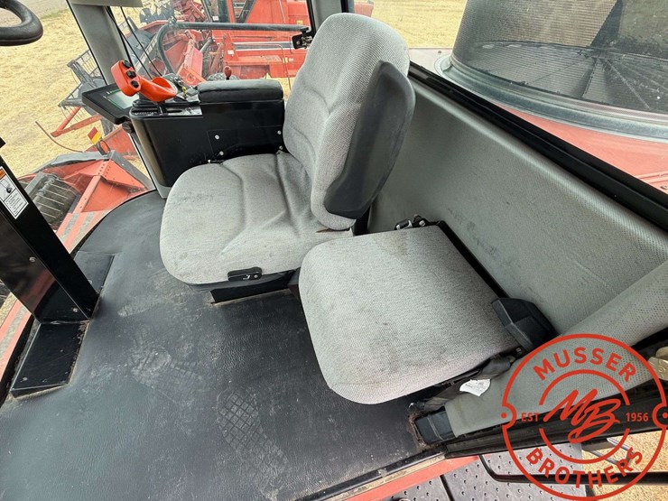 hesston-8450-image-19