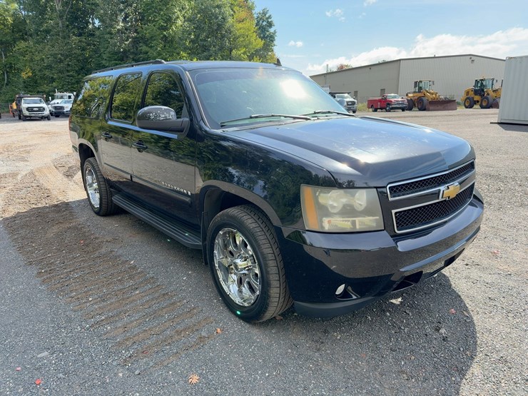 2007-chevrolet-suburban-image-7