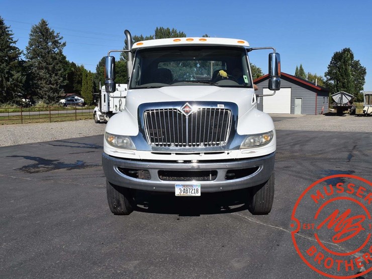 2009-international-durastar-truck-image-10