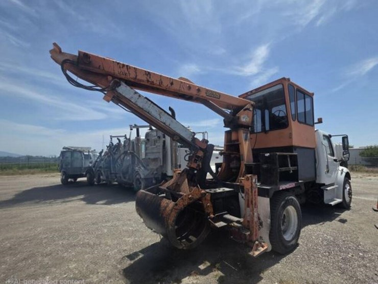 2018-freightliner-m2-106-image-3