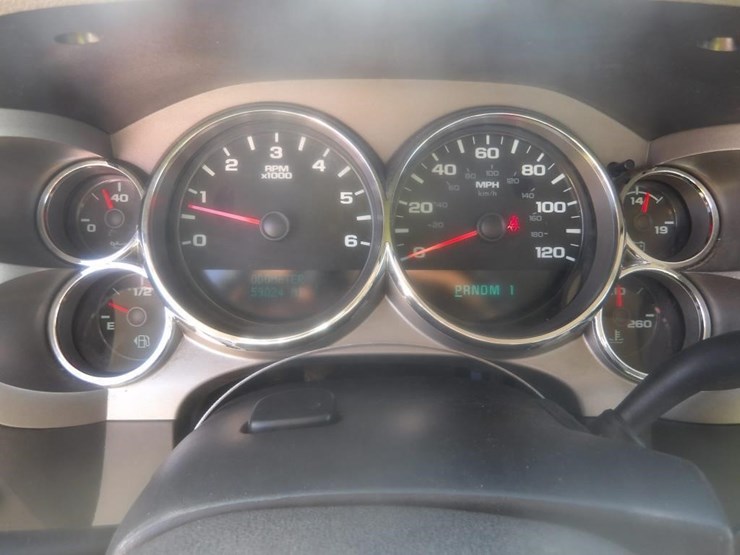 2013-chevrolet-silverado-2500-image-13