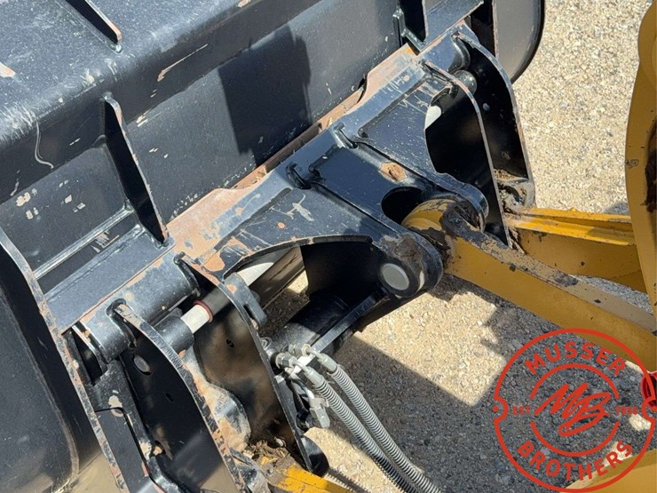 2016-caterpillar-906m-image-22