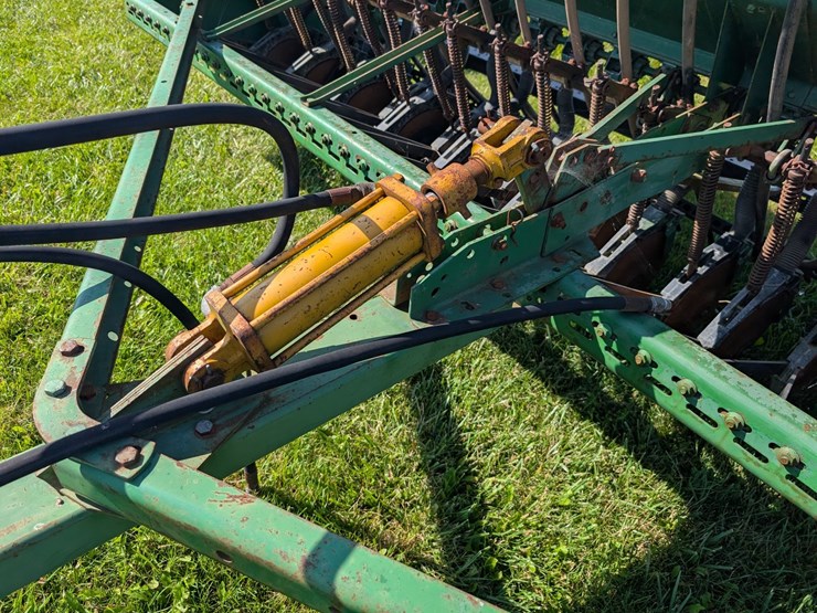 john-deere-8300-image-3