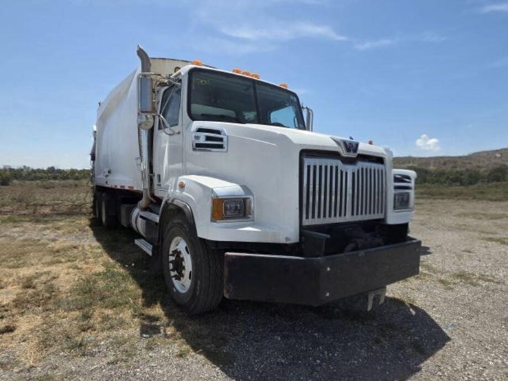 2019-western-star-4700sb-image-2
