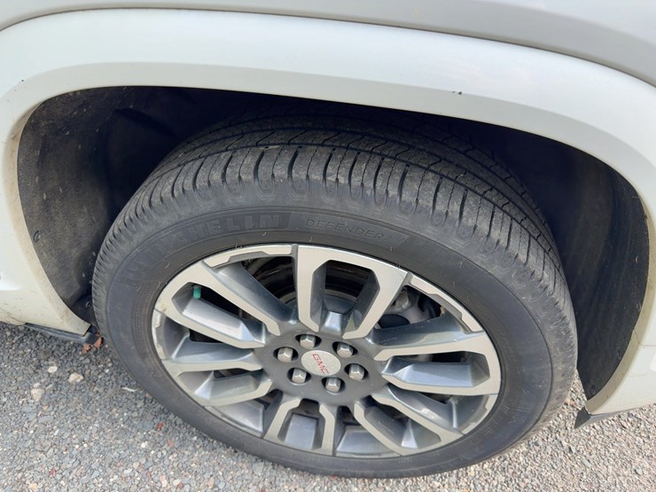 2022-gmc-acadia-denali-image-9