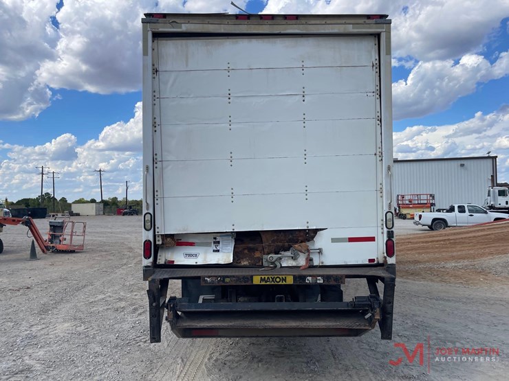 2005-international-7600-t/a-box-truck-image-4