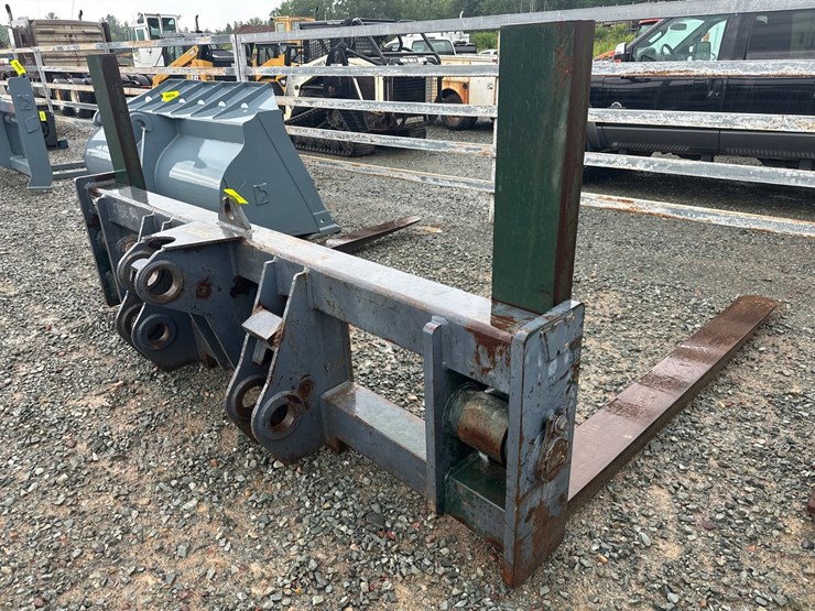 #5617-•-approx-96"-wicker-machine-co.-loader-forks-image-4