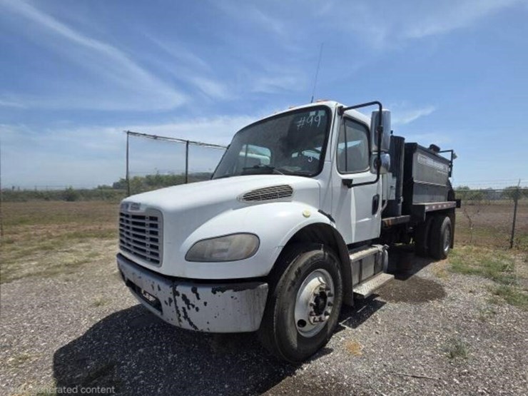2015-freightliner-m2-106-image-1