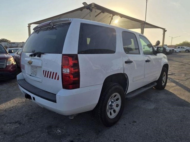 2013-chevrolet-tahoe-image-3