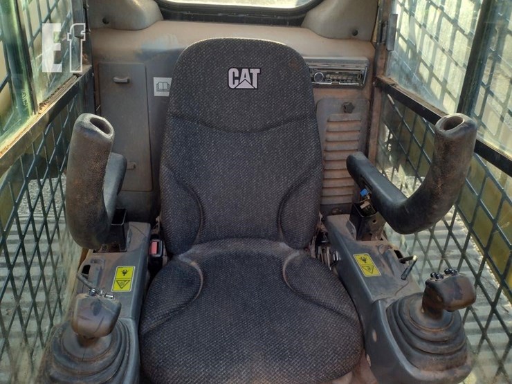 2015-caterpillar-287d-image-12