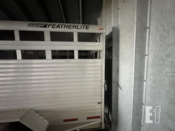 2005-featherlite-8127-image-10