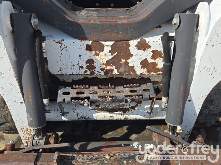 2017-bobcat-t590-image-21