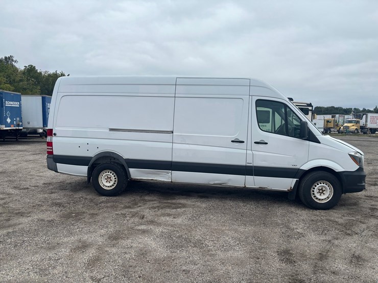 #2333-•-2014-mercedes-sprinter-van-image-4