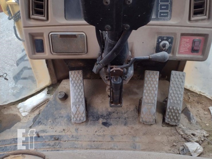 1998-deere-tc44h-image-13