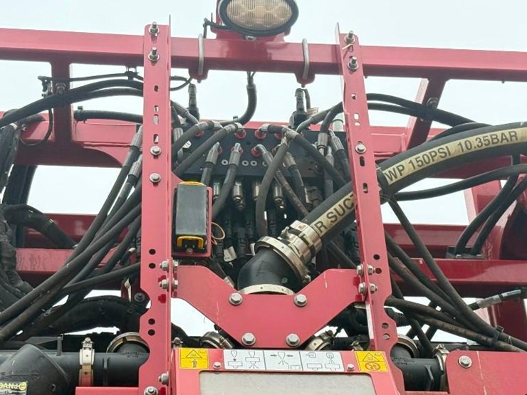 2024-case-ih-trident-5550-image-15