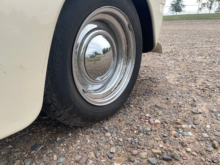 #9353-•-1946-ford-deluxe-sedan-(has-mn-title)-(princeton,-mn)-image-12