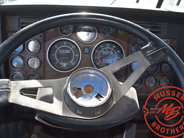 1999-kenworth-t800b-image-34
