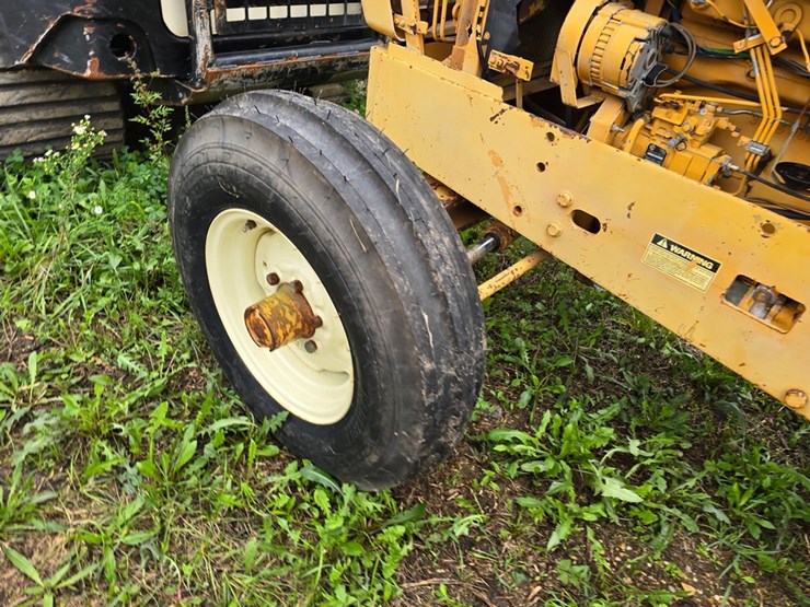 #2038-•-case-380b-tractor-image-27
