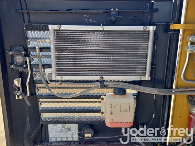2019-caterpillar-299d2-image-34